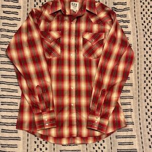 Ely Cattleman Men’s pearl snap button up medium